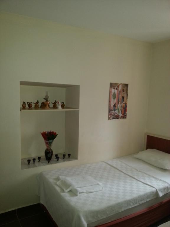 Sempati 2* Side